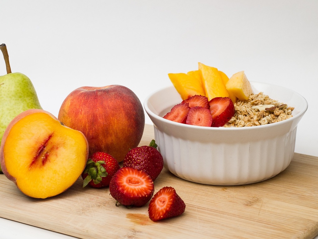 Pause avec fruits, yaourts et boissons - après-midi